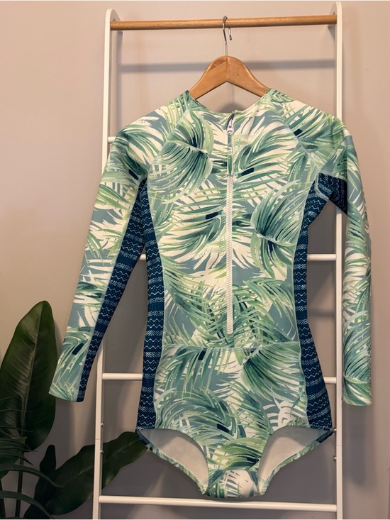 Carve Designs Other - 🌺Carve Designs One-Piece Rash Guard Swimsuit - White Palm🌴